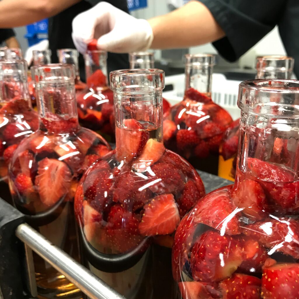 Ti Ced' Mise en bouteille à la main de fruits frais de saison