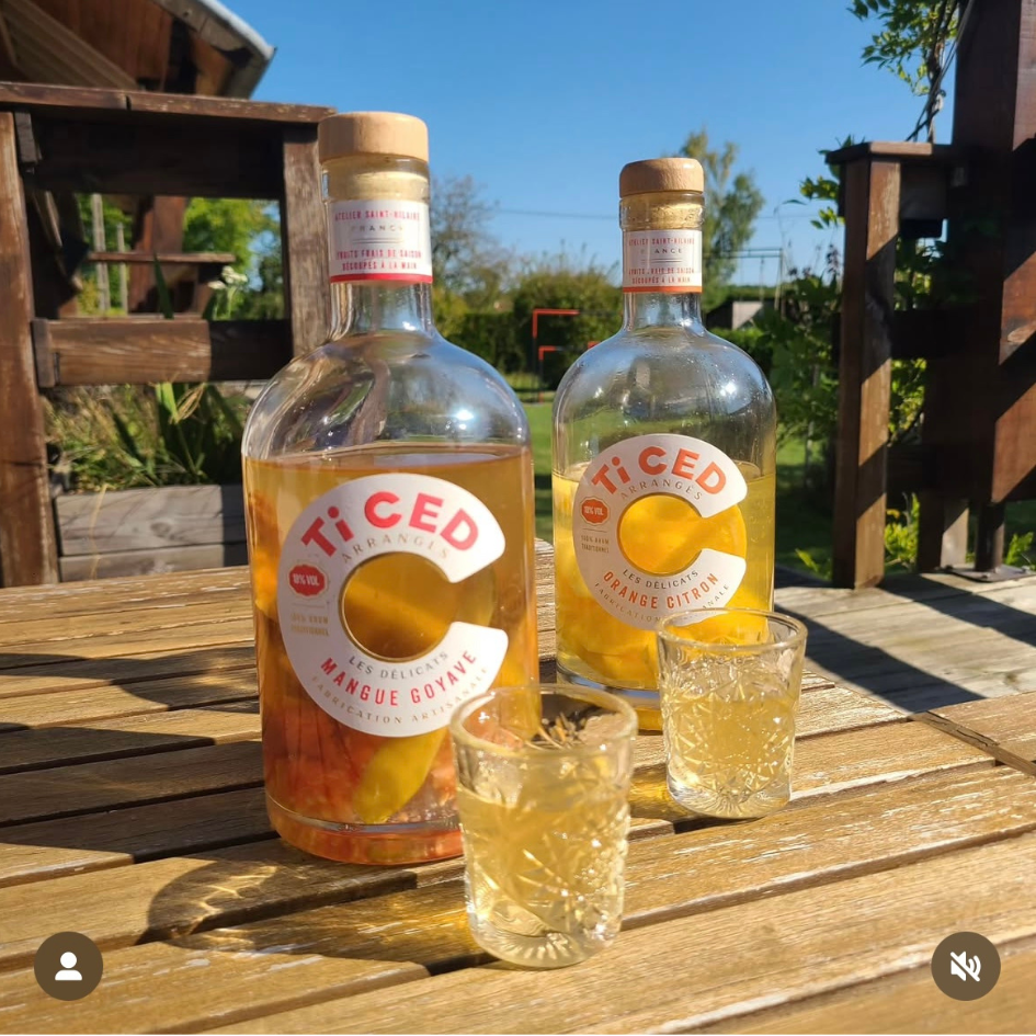 "Les Délicats" de Ti CED vous proposent deux recettes artisanales : Orange citron (acidulé) & Mangue Goyave (exotique). Leur profil aromatique visent à satisfaire une nouvelle clientèle en recherche de spiritueux moins alcoolisés à déguster à l'apéritif.
