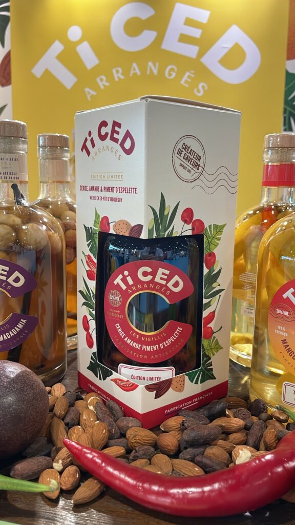 Dévoilée à l'occasion du salon DUGAS CLUB EXPERT, la recette Ti CED "Les Vieillis" Cerise Amande Piment d'Espelette (Ex fûts d'Irouléguy) est proposée en édition limitée pour la fin d'année !